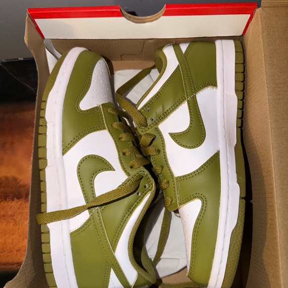 Nike Dunk Low Grade School - Picture 2 of 8